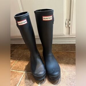 Black hunter boots